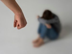 В Хангаласском улусе мужчина избил из ревности свою жену