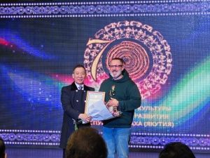 Артиста Русского театра Дмитрия Трофимова наградили благодарностью Минкультуры России 