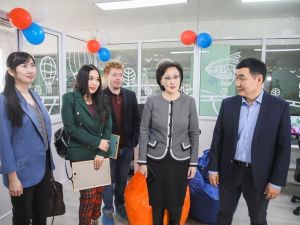 Сардана Авксентьева поздравила жителей дома-интерната для престарелых и инвалидов 