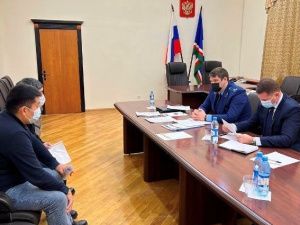 Прокурором республики Поповым М.Н. совместно с Главным федеральным инспектором по Республике Саха (Якутия) Корнеевым Е.В. проведен личный прием граждан