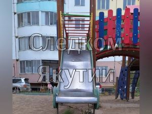 В Якутске 9-летняя девочка во время катания с горки получила тяжелые травмы: Перед судом предстанет мастер управляющей компании