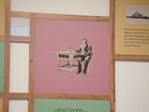 В SMART-библиотеке Якутска открыли стенд выдающегося писателя Николая Неустроева