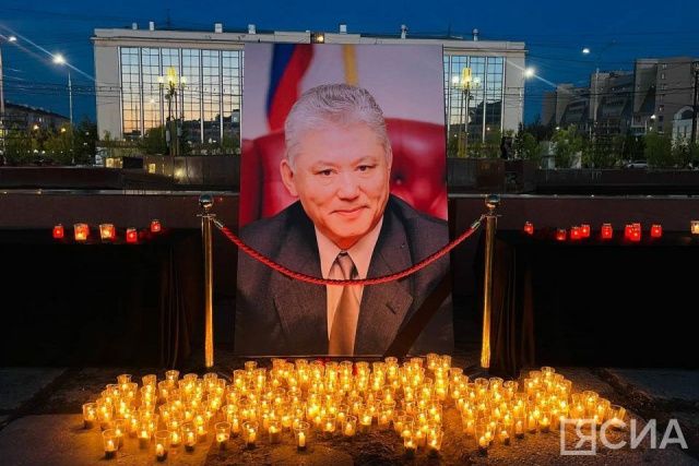 В Якутске почтили память первого президента республики Михаила Николаева