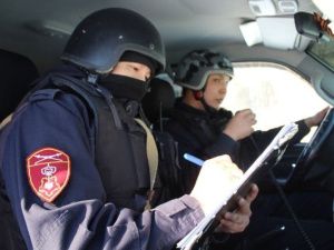 Росгвардейцы по горячим следам задержали двух жителей Якутска, похитивших ноутбуки с витрины магазина 