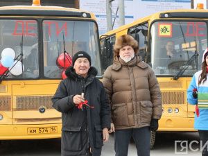 Спортивным учреждениям Якутии вручили микроавтобусы и автобусы