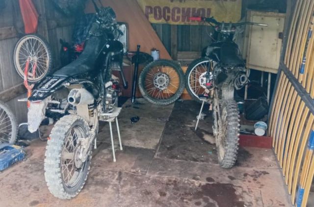 В Ленском районе подростки похитили с одной автостоянки два мотоцикла и квадроцикл