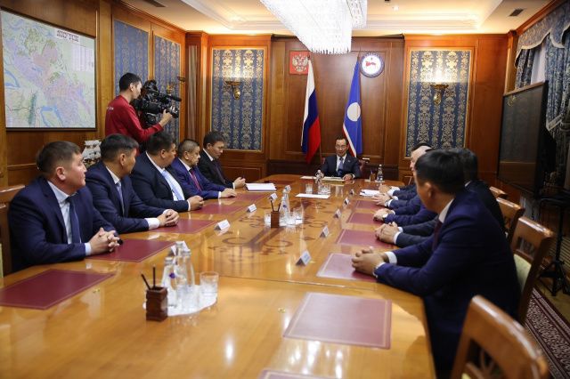 Айсен Николаев поставил задачи избранным главам муниципальных районов