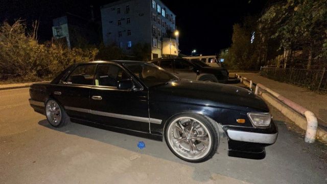 Четверо водителей устроили ночной дрифт в центре Якутска: Один из дрифтеров врезался в проезжавшую машину