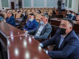 У 40 из 52 директоров школ Якутска средняя зарплата превышает 150 тысяч рублей в месяц