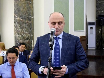 Якутского чиновника оштрафовали за перелеты бизнес-классом и гостиничный люкс-но...