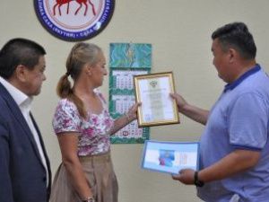 Вдове жителя Ленского района передали его награду