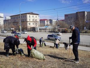 Дом дружбы народов встретил май субботником