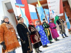 Айсен Николаев поздравил жителей Якутии с Днем народного единства