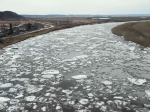Ледоход у Якутска: к вечеру вода поднялась!