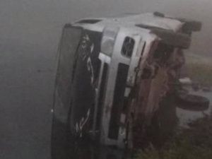 В Таттинском улусе ночью перевернулся микроавтобус. Пострадали три человека, в том числе ребенок