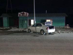 В Якутске 25-летний водитель врезался в столб, пострадала пассажирка