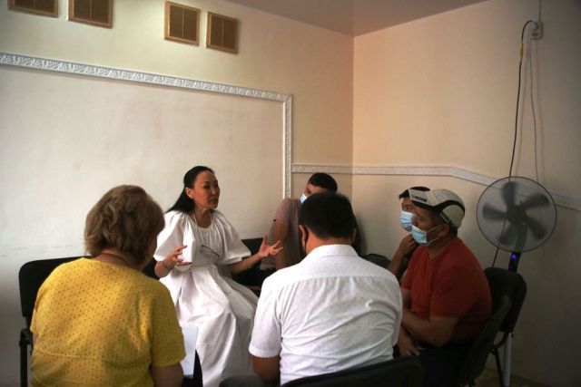 Фотофакт: Первая леди Якутии работает в добровольческом штабе