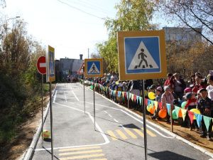 Народный бюджет: студенты построили площадку для детей