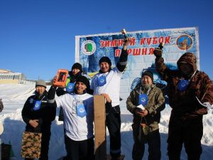 В Магане впервые провели зимние автогонки