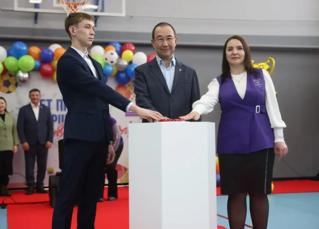 В Томмоте открыли после реконструкции школьный спортзал