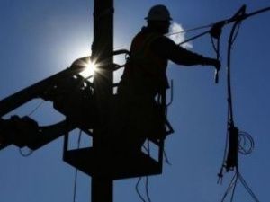 Энергетики восстановили электроснабжение 202 микрорайона