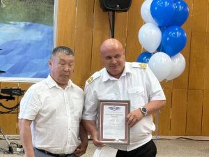 Пусть будут спокойны речные пути  для флота, что к цели идёт неустанно