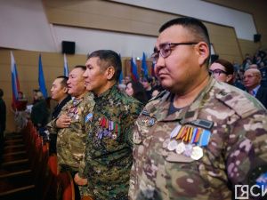 Государственные награды вручили воинам-якутянам на II Антифашистском форуме в Якутске