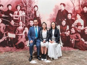 Айсен Николаев сходил с семьей в исторический парк