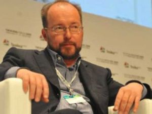 Экс-президент АЛРОСА судится за 80 тысяч рублей