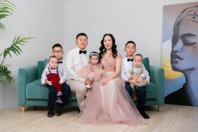 В Якутии семья с тройняшками благодаря единовременной выплате приобрела дом