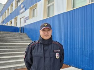 Полицейские в Покровске ночью спасли 37 человек, включая 10 детей, при пожаре в пятиэтажке