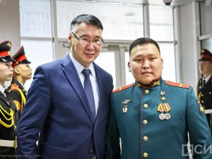 В аэропорту Якутска торжественно встретили Героя России Родимира Максимова