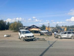 В Якутске пьяный водитель с ребенком в салоне выехал на встречную полосу и устроил ДТП с двумя пострадавшими