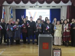 В Хангаласском районе члены избирательных комиссий нарядились в национальные костюмы