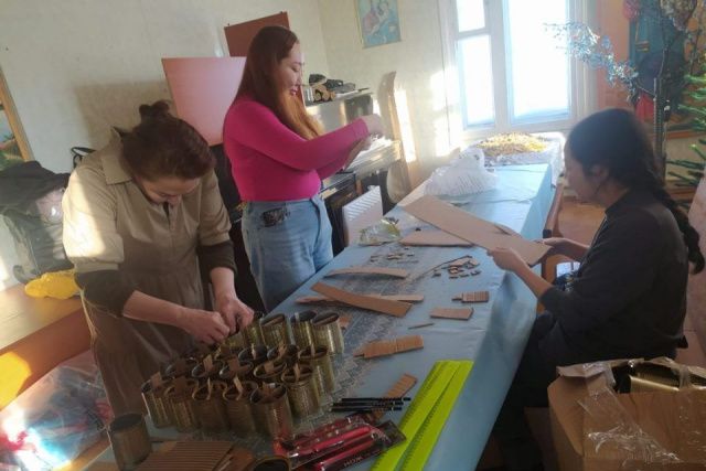 В приходах Якутской епархии делают окопные свечи для передачи в зону СВО