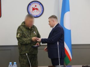 Якутянину Иннокентию Маркову вручили медаль общественного признания «Отец солдата»