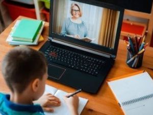 Школьники Якутска возвращаются к очному обучению раньше назначенного срока