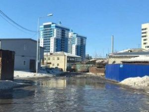 «В городе нет водоотведения». Авксентьева объяснила, почему город тонет в талых водах