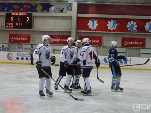 Со счетом 9:3 хоккеисты из Якутска победили команду Мирнинского района