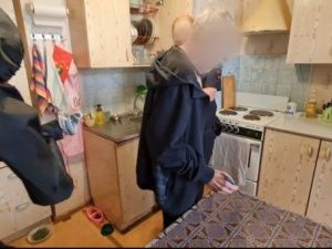 64-летний пенсионер с психическим расстройством зарезал свою престарелую мать