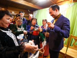 Праздник: Глава Якутии Айсен Николаев поздравляет с Днем народного мастера