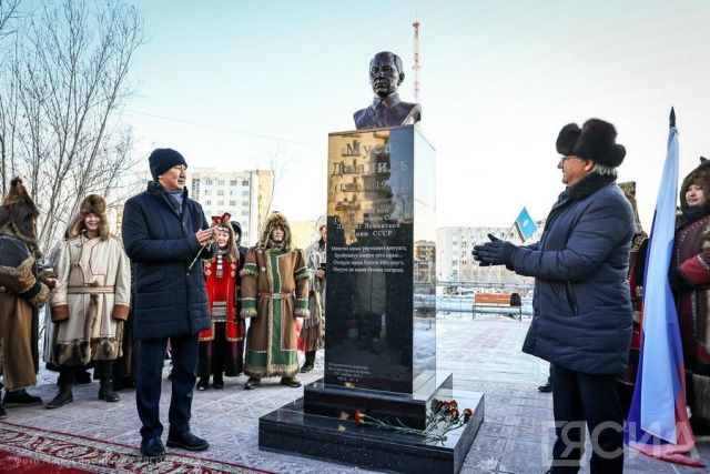 В Якутске торжественно открыли Казанский сквер и памятник татарскому поэту Мусе Джалилю