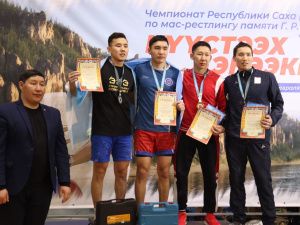 Сенсационно завершился первый день чемпионата Якутии по мас-рестлингу