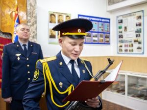 Молодые сотрудники отдела по конвоированию приняли Присягу