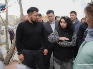 Глава Якутска встретился с жителями многоквартирного дома по улице Богатырева, 4/1