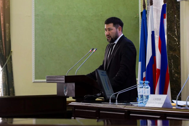 Евгений Григорьев представил отчёт Окружной администрации Якутска за 2025 год работникам предприятий столицы