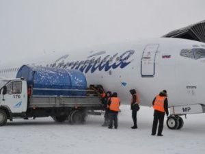 В ПРОБЛЕМАХ С ДВИГАТЕЛЯМИ ПРОИЗВОДИТЕЛЬ "САМОЛЕТОВ СУХОГО" ОБВИНИЛ САМУ АВИАКОМПАНИЮ "ЯКУТИЯ"