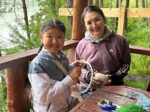Две семьи из Якутии - участники межрегиональной программы "Мост через пропасть" в Горном Алтае