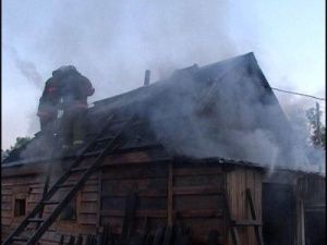 В Якутске пожарные спасли дом от возгорания