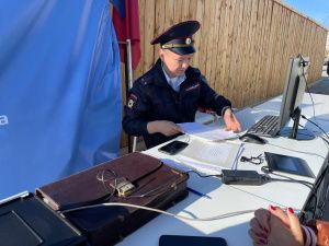 Жители Якутска добровольно сдали отпечатки пальцев